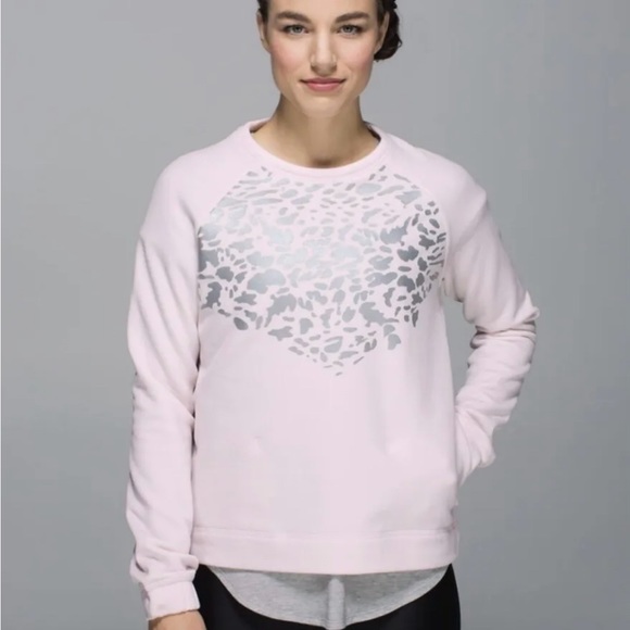 lululemon athletica Tops - 🍋 Lululemon crew neck reflective blush sweatshirt!